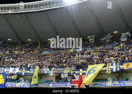 Verona, Italien. 8. Mai 2016. Hellas Verona Fans während der Serie A Spiel zwischen FC Hellas Verona V Juventus FC Stadium Bentegodi am 8. Mai 2016 in Verona, Italien. Bildnachweis: Andrea Spinelli/Alamy Live-Nachrichten Stockfoto