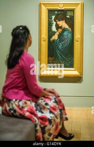 London, UK. 9. Mai 2016. Dante Gabriel Rossetti Proserpina 1874 - malen mit Licht: Kunst und Fotografie von den Präraffaeliten bis in die Neuzeit - Tate Britain präsentiert die erste große Ausstellung um das temperamentvolle Gespräch zwischen frühen Fotografie und British Art zu feiern. Es versammelt Fotografien und Gemälde, einschließlich der Präraffaeliten, Ästhetik und britischen Impressionisten arbeiten.  Bildnachweis: Guy Bell/Alamy Live-Nachrichten Stockfoto