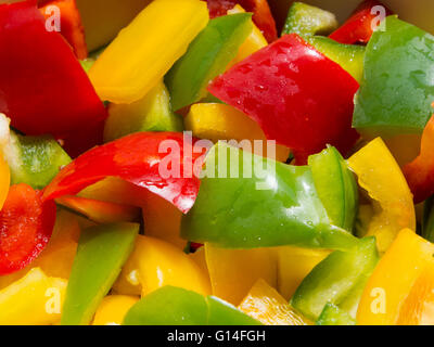 Nahaufnahme von gehackten gemischten Paprika Stockfoto