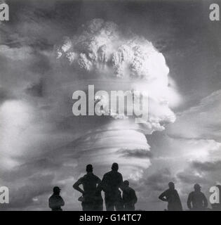 Historisches Bild einer Atomwaffe gezündet wird. Stockfoto