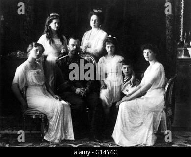 Porträt von Zar Nicholas II und seine Familie aus der Serie von Aufnahmen anlässlich der Romanov-Jubiläums im Jahre 1913. Die Bilder wurden von der kaiserlichen Familie Lieblingsfotografen, einer & Eggler von St. Petersburg produziert und verkauft als Postkarten Stockfoto