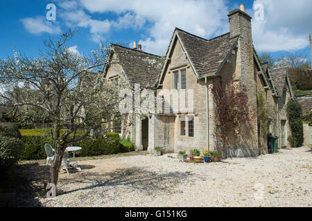 PicturesqueCottages. Westonbirt mit Lasborough Pfarre, Gloucestershire, England Stockfoto