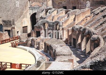 Im Inneren des Kolosseum, Rom, Latium, Italien Stockfoto
