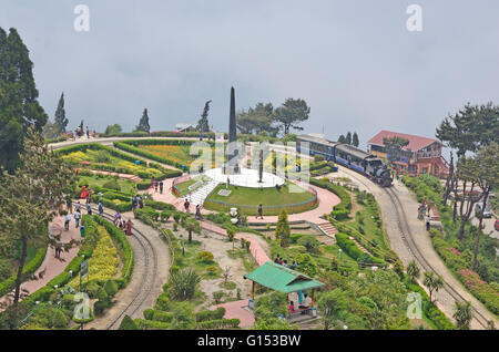 Dampflokomotive gezogen Darjeeling Himalayan Railway bei Batasia Loop, Darjeeling, östlichen Himalaja, West-Bengalen Stockfoto