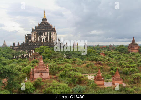 Eine malerische Aussicht auf den buddhistischen Tempeln in Mandalay, Myanmar Stockfoto