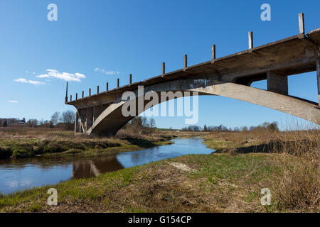 Brücke ins Nirgendwo Stockfoto