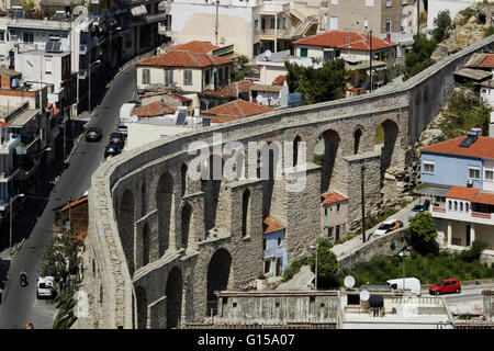 Nordansicht des alten Aquädukts baute Kamares in der Regierungszeit von Sultan Süleyman dem prächtigen, gesehen vom Kavalas byzantinische Zitadelle, GR Stockfoto