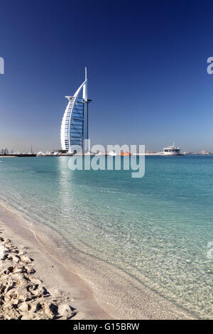 Das Luxushotel Burj al Arab Jumeirah Beach in Dubai, Vereinigte Arabische Emirate. Stockfoto