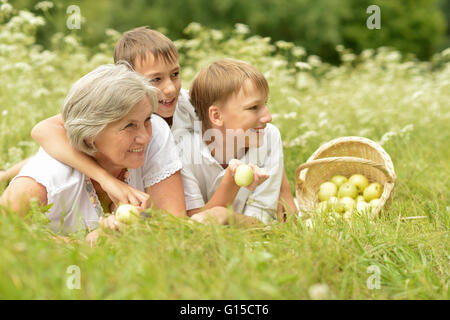 süß lächelnd Familie Stockfoto