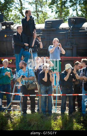 DEU, wird, Ruhr Gebiet, Bochum, Eisenbahn-Museum im Stadtteil Dahlhausen, Besucher fotografieren der Lokomotiven. Stockfoto
