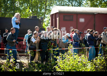 DEU, wird, Ruhr Gebiet, Bochum, Eisenbahn-Museum im Stadtteil Dahlhausen, Besucher fotografieren der Lokomotiven. Stockfoto