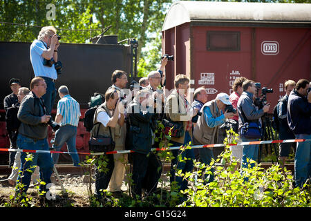 DEU, wird, Ruhr Gebiet, Bochum, Eisenbahn-Museum im Stadtteil Dahlhausen, Besucher fotografieren der Lokomotiven. Stockfoto