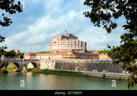 Mausoleum des Hadrian, bekannt als Castel Sant'Angelo, Ponte Sant'Angelo, des Flusses Tiber, Weltkulturerbe, Rom, Latium Stockfoto