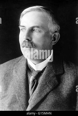 Ernest Rutherford (30. August 1871 - 19. Oktober 1937) war ein neuseeländischer britische Chemiker und Physiker, der als Vater der Kernphysik bekannt wurde. Er entdeckte das Konzept der Halbwertzeit, bewies, dass Radioaktivität die Trans beteiligt Stockfoto