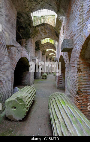 Den Untergrund von Flavian Amphitheater, das drittgrößte römische Amphitheater in Italien, Pozzuoli, Neapel, Kampanien, Italien Stockfoto