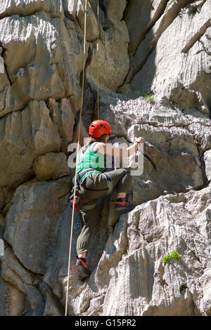 Kletterer in Aktion im Nationalpark Paklenica, Kroatien Stockfoto