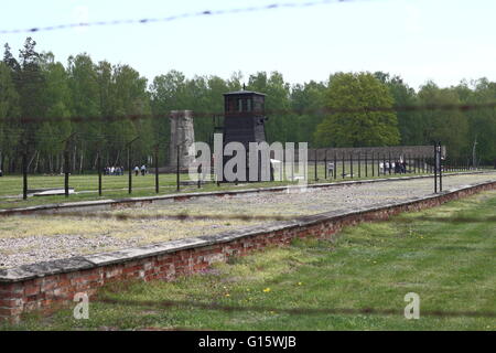 Sztutowo, Polen 9. Mai 2016 Menschen besuchen den 71. Jahrestag der Befreiung von der Nazi-deutschen Konzentrationslager KL Stutthof in Sztutowo. Der Tag erinnert an die Sowjetarmee Befreiung von der Nazi-Konzentrationslager Stutthof. Bildnachweis: Michal Fludra/Alamy Live-Nachrichten Stockfoto