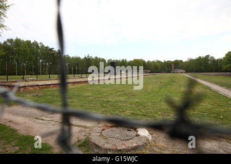 Sztutowo, Polen 9. Mai 2016 Menschen besuchen den 71. Jahrestag der Befreiung von der Nazi-deutschen Konzentrationslager KL Stutthof in Sztutowo. Der Tag erinnert an die Sowjetarmee Befreiung von der Nazi-Konzentrationslager Stutthof. Bildnachweis: Michal Fludra/Alamy Live-Nachrichten Stockfoto