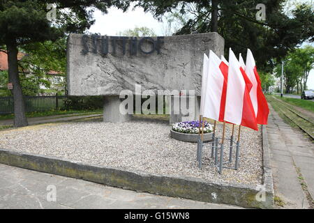 Sztutowo, Polen 9. Mai 2016 Menschen besuchen den 71. Jahrestag der Befreiung von der Nazi-deutschen Konzentrationslager KL Stutthof in Sztutowo. Der Tag erinnert an die Sowjetarmee Befreiung von der Nazi-Konzentrationslager Stutthof. Bildnachweis: Michal Fludra/Alamy Live-Nachrichten Stockfoto