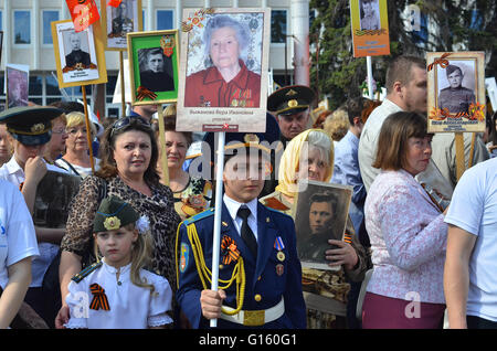 9. Mai 2016 - Tambow, Tambow, Russland - 9. Mai 2016 veranstaltet die internationale Aktion '' unsterblich Regiment'', die in allen Städten und Regionen der Russischen Föderation stattfand (Credit-Bild: © Aleksei Sukhorukov über ZUMA Draht) Stockfoto