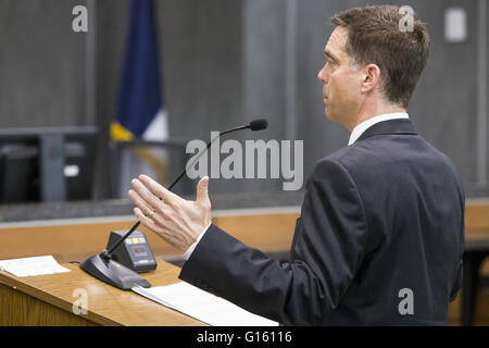 Davenport, Iowa, USA. 4. Mai 2016. Assistant Attorney General Darrel Mullins, macht Argumente für die Iowa der Appelle Richter bei Merrill Howard, 30, in der Erschießung von Deanna Shipp, 9. © Louis Brems/Quad-Stadt-Zeiten / ZUMA Draht/Alamy Live News Stockfoto