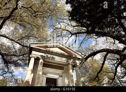 Davenport, Iowa, USA. 4. Mai 2016. J. Schricker Grab in Oakdale Memorial Gardens in Davenport, Iowa Mittwoch, 4. Mai 2016. © Jeff Cook/Quad-Stadt-Zeiten / ZUMA Draht/Alamy Live News Stockfoto