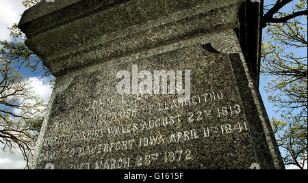 Davenport, Iowa, USA. 4. Mai 2016. John L. Davies Grab in Oakdale Memorial Gardens in Davenport, Iowa Mittwoch, 4. Mai 2016. © Jeff Cook/Quad-Stadt-Zeiten / ZUMA Draht/Alamy Live News Stockfoto