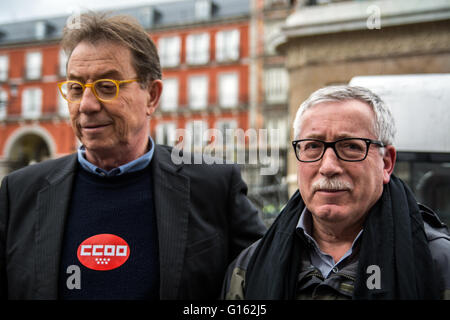 Madrid, Spanien. 9. Mai 2016. Ignacio Fernandez Toxo (R) Generalsekretär der Gewerkschaft Comisiones Obreras (CCOO) während einer Protestaktion, die Unterstützung von Flüchtlingen in Europa Tag Credit: Marcos del Mazo/Pacific Press/Alamy Live News Stockfoto