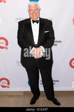 New York, USA. 9. Mai 2016. Dennis Basso besucht der Fashion Institute Of Technologie 2016 FIT Gala im Grand Ballroom im The Plaza Hotel Credit: Ovidiu Hrubaru/Alamy Live News Stockfoto