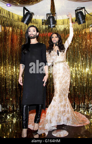 Conchita Wurst stellt ihre eigene Wachsfigur bei Madame Tussauds in Berlin, Deutschland. Am 8. Mai 2016. | Nutzung weltweit/Picture alliance Stockfoto