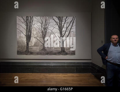 Die National Gallery, London UK. 10. Mai 2016. George Shaw: Mein Back to Nature. Porträt des Turner Prize nominiert zeitgenössischen Künstler, deren Arbeit konzentriert sich normalerweise auf einem s Thema. Die Ausstellung, überwiegend von Wald Landschaften, zeigen seine Untersuchung des Kampfes der Kulturen. Bildnachweis: Malcolm Park/Alamy Live-Nachrichten. Stockfoto