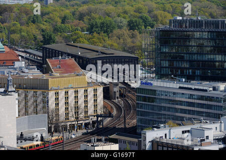 Blick auf die Innenstadt von Berlin, Deutschland, 3. Mai 2016. Foto: PAUL ZINKEN/dpa Stockfoto