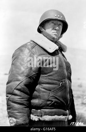 Leutnant General Patton trägt Lederjacke und Helm mit drei Sternen, 30. März 1943. George Smith Patton, Jr. (11. November 1885 - 21. Dezember 1945) war ein General der United States Army am besten bekannt für seine Beherrschung des siebten der Vereinigten Staaten Stockfoto