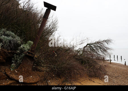 Auswirkungen der Küstenerosion, Bawdsey Fähre, Suffolk, UK. Stockfoto