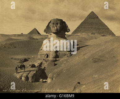 Unter dem Titel: "Le Sphynx et Les Pyramides de Cheffren et Mycérinus (The Sphinx und die Pyramiden von Menakaure und Chephren)". Die Nekropole von Gizeh (Pyramiden von Gizeh) ist eine archäologische Stätte auf dem Gizeh-Plateau, am Stadtrand von Kairo, Ägypten. Dieses Komplexes von einem Stockfoto