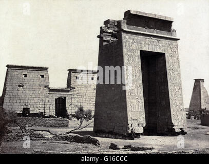 Propylon (Triumphbogen) und Pylonen der Tempel von Ramses IV in Theben, fotografiert von Maison Bonfils, ca. 1867-1885. Ramses IV. war der dritte Pharao der 20. Dynastie von dem neuen Reich des alten Ägypten. Zu Beginn seiner Regierungszeit, die phar Stockfoto