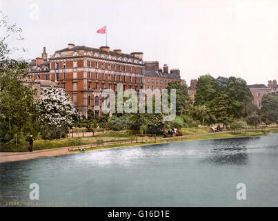 Shelbourne Hotel, Dublin. County Dublin, Irland, fotografiert von der Detroit-Verlag um 1890-1900. Das Shelbourne Hotel ist eine berühmte Hotel befindet sich in einem denkmalgeschützten Gebäude an der Nordseite der St. Stephens Green in Dublin, Irland. Es war fou Stockfoto