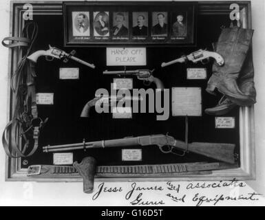 Eine Darstellung der Waffen und andere Gegenstände einschließlich der Colt.45, die durch die James Gang verwendet wurden. Jesse Woodson James (5. September 1847 - 3. April 1882) war ein amerikanischer Outlaw, Bandenchef, Bankräuber, Zug Räuber und Mörder aus dem Staat Missouri Stockfoto