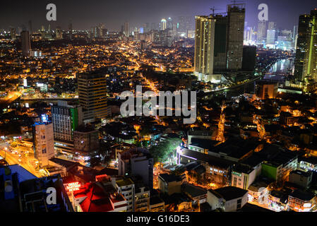 Philippinen, Manila, Makati s, mit Blick auf Fluss Pasig, Mandaluyong City und Wolkenkratzer des Pasig City / PHILIPPINEN, Manila, Stadtteil Makati, Hochhaeuser, Fluss Pasig River, Blick Zu Mandaluyong City Und Pasig City Stockfoto