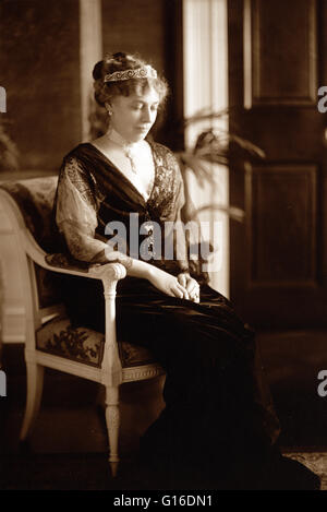 Mrs-Taft im Abendkleid mit Halskette und Tiara. Helen Louise Herron "Nellie" Taft (2. Juni 1861 - 22. Mai 1943) war die Ehefrau von Taft und die First Lady der Vereinigten Staaten von 1909 bis 1913. Nellie absolvierte die Cincinnati College of M Stockfoto