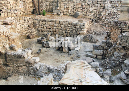 Ausgegrabene archäologische Ruinen der Teich von Bethesda und der byzantinischen Kirche.  Im muslimischen Viertel im alten Jerusalem gelegen. Stockfoto