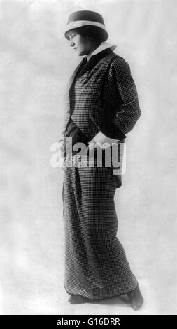 Paul Poiret (20. April 1879, 30. April 1944) war ein führender französischer Modeschöpfer in den ersten zwei Jahrzehnten des 20. Jahrhunderts. Als Teenager nahm Poiret seine Skizzen, Louise Chéruit, prominente Schneiderin, die ein Dutzend von ihm gekauft. Er c Stockfoto