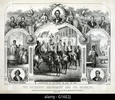 Unter dem Titel: "die fünfzehnte Änderung und ihre Ergebnisse." Eine Gruppe von schwarzen Männern, auf dem Pferderücken und tragen Spitze Hüte, Schärpen und Abzeichen, führen eine Prozession. Dahinter folgen schwarze Soldaten und andere tragen amerikanische Flaggen und Banner mit Porträts von einer Indi Stockfoto