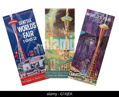 1962 Darstellung der Seattle World's Fair auf den Deckblatten einer Standard Oil of California Karte, State of Washington Highway Karte und Stockfoto