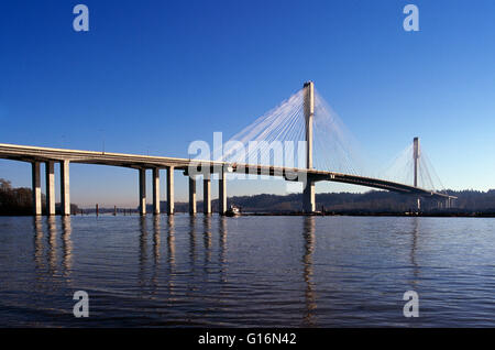 Neuer Hafen-Mann-Brücke und Trans-Canada Highway 1 über den Fraser River, Verknüpfung von Coquitlam und Surrey, BC, Britisch-Kolumbien, Kanada Stockfoto