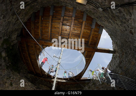 Architektonischen Innenraum weiten Blick über die Holzdecke des zentralen runden Turm (Dachgeschoss) in Kavalas Stadtschloss. Griechenland. Stockfoto