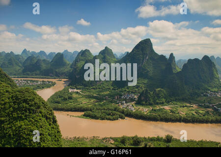 Birdseye-Blick auf den Li-Fluss von Xianggong Berg, Xingping, autonome Region Guangxi, China Stockfoto