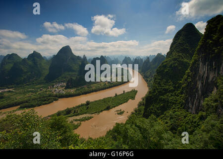 Birdseye-Blick auf den Li-Fluss von Xianggong Berg, Xingping, autonome Region Guangxi, China Stockfoto