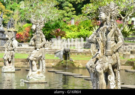 Skulpturen im Tirta Gangga Wasserpalast, Bali, Indonesien Stockfoto