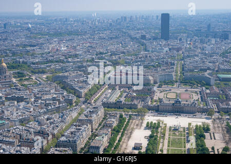 Luftbild von Parc du Champs de Mars und der Stadt Paris, genommen von der Spitze des Eiffelturms, Blick Südost Stockfoto